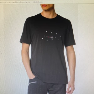 Saint Laurent t shirt - Säljer min aningen för stora saint laurent t shirt. Det är en limited edition som ej går att hitta längre i butik. Köpte den på ABCD i göteborg för 3000kr. Storleken är XL men fungerar absolut på L också! Den är inte slimfit.