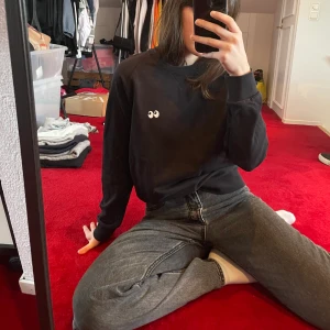 Collagetröja - Svart collagetröja från avenue tropicale storlek L! 50kr!