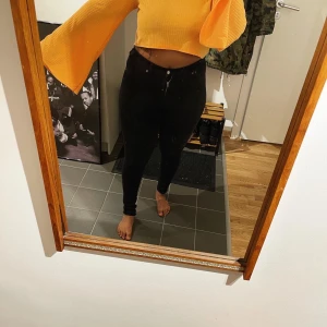 Orange topp - Orange vidärmad topp från Missguided i gott skick. Strl 42. 50 kr + frakt tillkommer. 🌸