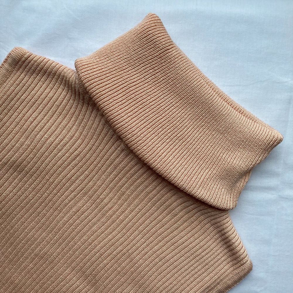 🌊 CUTE PALE PINK / SALMON RIBBED KNITTED POLO NECK VEST TOP • SIZE - XS-M / EU 34-38 • BRAND - Vintage • MATERIAL - Cotton MY MEASUREMENTS • Height 161cm / 5'3