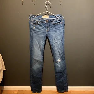 Lågmidjade jeans - Lågmidjade jeans från hollister i storlek W:28 L:34. 🖤