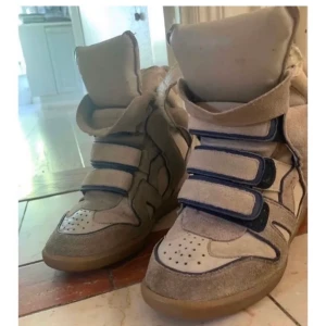 Isabel marant wedges - Skit snygga används tyvär inte längre, Annourlunda färgkombination! Skit coola stl 36 men funkar för 37 också❤️.       🔥🔥🔥kolla även mina andra anonser!, rensar ut så kan ta resonabla bud🔥🔥🔥 och vid köp av två saker (förutom skor) ger jag rabbat på frakten💓💓💓