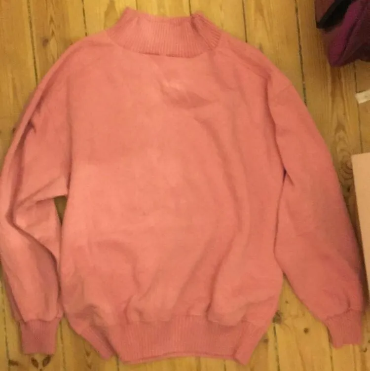 Cool och söt vintage sweatshirt köpt på vintagebutik i Paris. Kostar 150kr, pris kan diskuteras!. Hoodies.