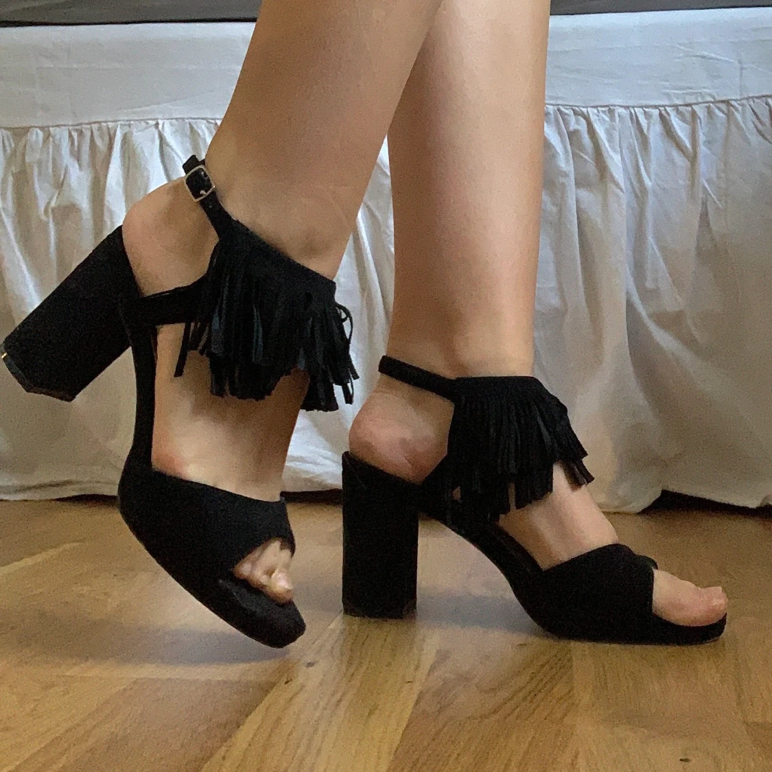 Svarta heels med fransar - 90