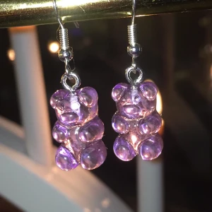 Lila Björn örhängen - Super coola fina örhängen! 🥰25kr +10kr i frakt 