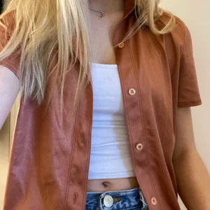 Jättefin vintage blus! Stl S - Unik blus! Står stl 40 , men jag själv skulle säga att det är stl S! ⭐️ pris kan diskuteras