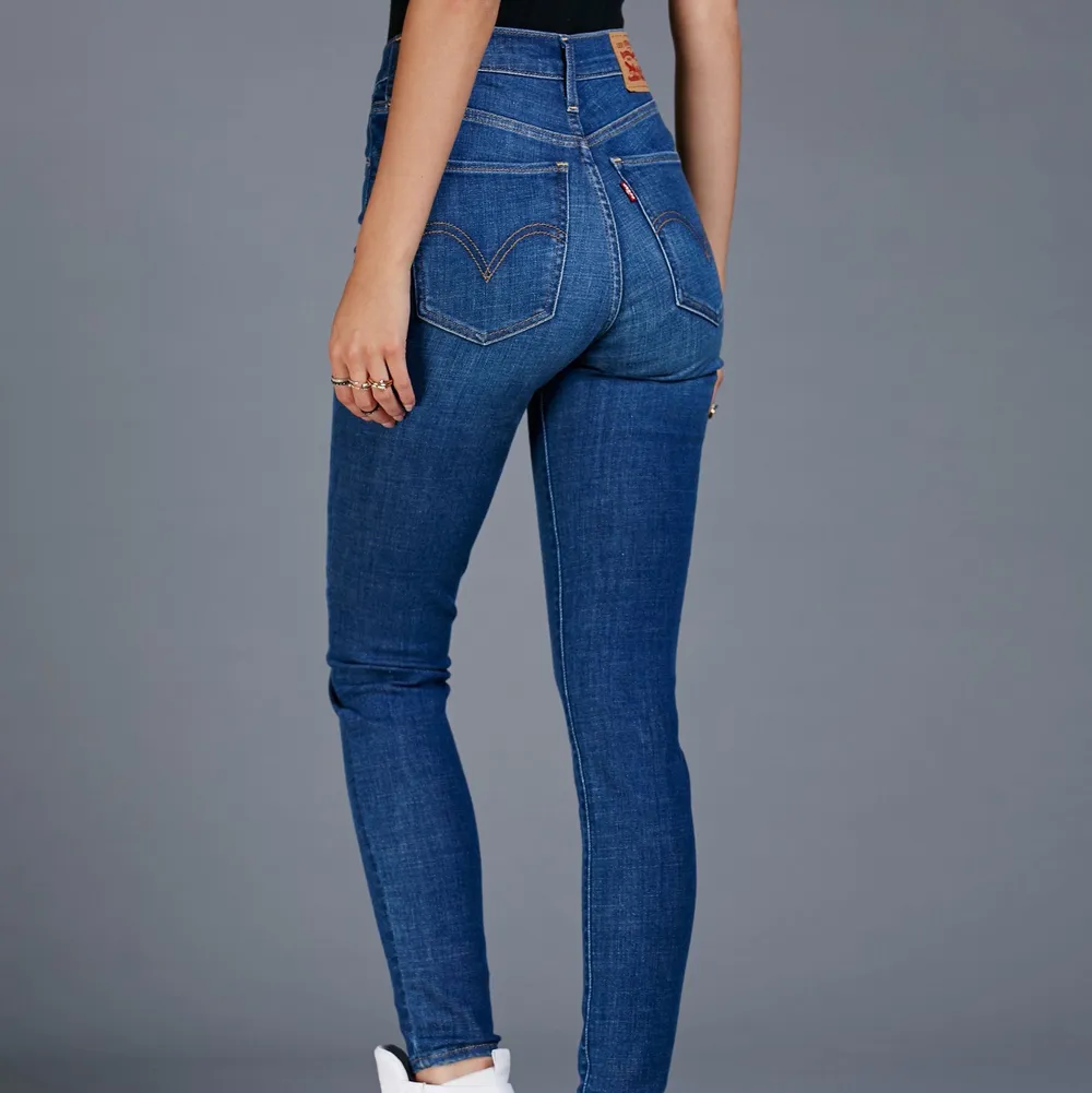 Levi’s jeans. Mkt bra skick. Använda ca 2ggr.  W28 L32. Jeans & Byxor.