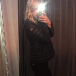 Svart jacka ifrån Lamie de Paris  - Är i storlek M passar lika bra som S 