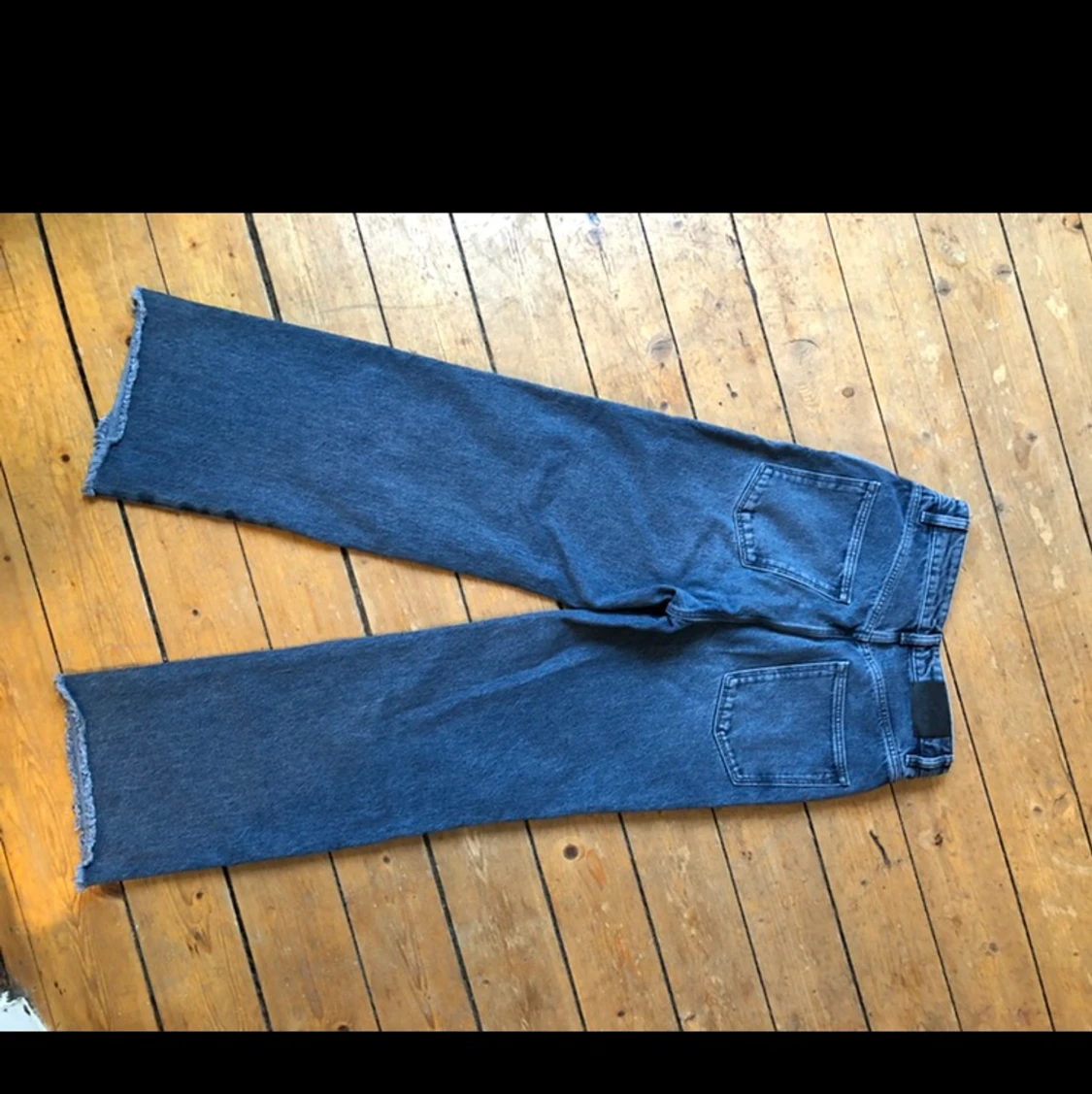 Oanvända Massimo Dutti flared jeans - 90