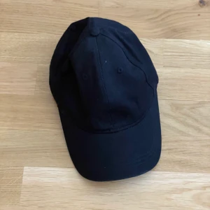 Keps från weekday  - Svart keps från weekday 