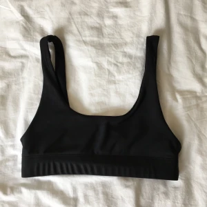 Oanvänd bikiniöverdel från Nelly - Helt oanvänd bikini från Nelly.com som endast är testad & tvättad. Frakt tillkommer! 