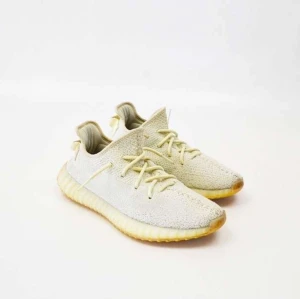 Yeezy butter 350 - Använda ett par gånger, annars helt perfekta
