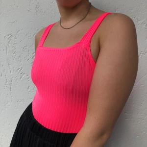 Neon body  - Helt oanvänd body, jätte fin till sommaren 💖💖 köparen står för frakten 💚💚