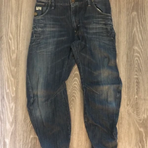 G-star jeans (herr) - Fina jeans från g-star raw. Storlek- midja: 32 längd:34. Köparen står för frakten. Fraktar endast
