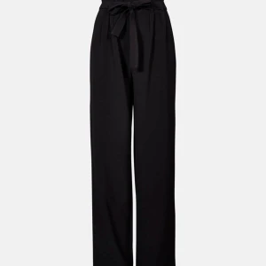 Kostymbyxor från BIKBOK - Byxorna är endast använda ett fåtal gånger för tre år sedan så dom är precis som nya!