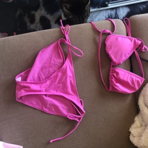 Rosa Bikini  - Tre kants bikini hel o fin :) under o överdel XS 