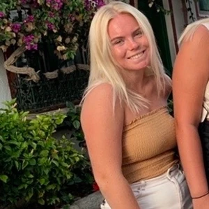 Tubtopp - Snygg beige tubtopp, perfekt till sommaren. Endast använd fåtal gånger!💞