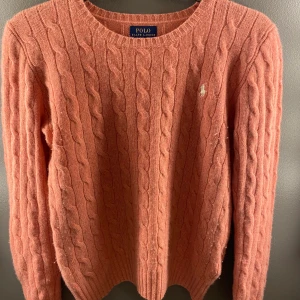 Ralph lauren tröja - Laxråsa tröja. Används ej och är i bra kvalitet. Frakt ingår inte💓