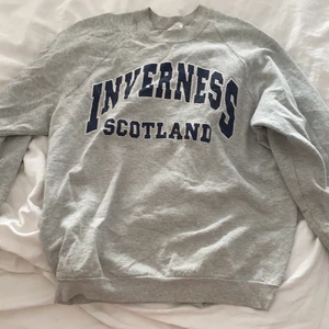 Grå sweatshirt - Grå sweatshirt, second hand❤️
