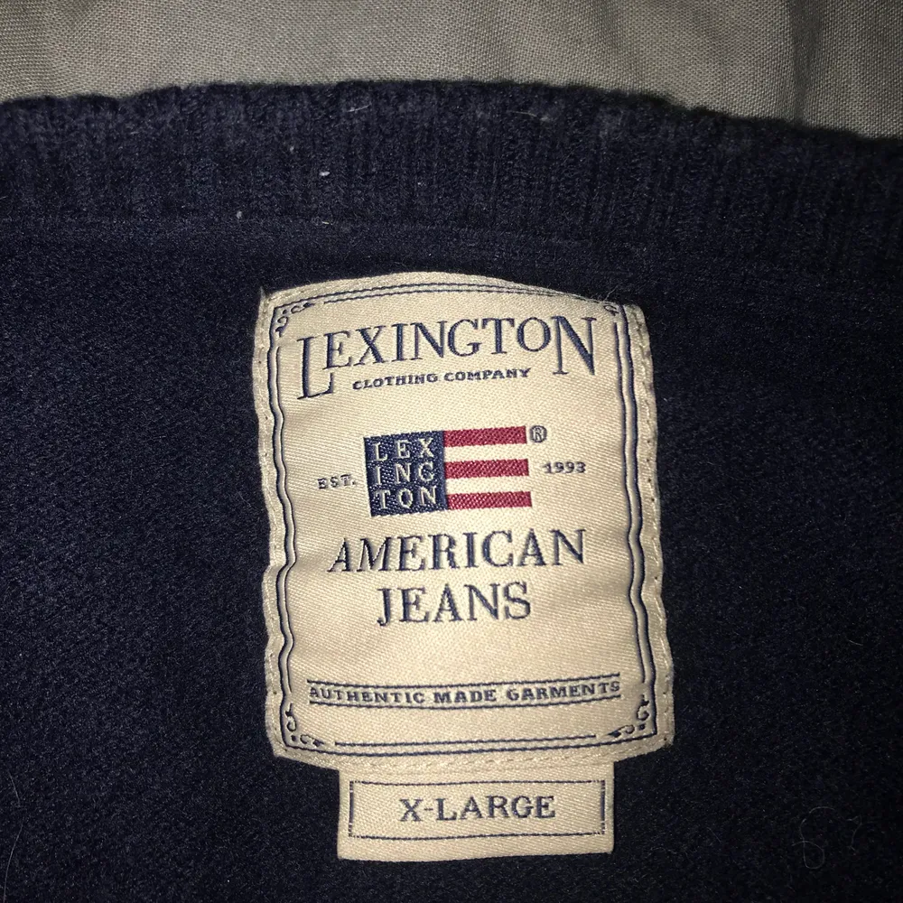Ulltröja av Lexington, storlek XL men krympt i tvätten passar stor S eller M. Hoodies.
