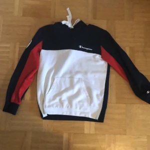 Champion Huvtröja - Champion huvtröja köpt från zalando. Sitter skönt 