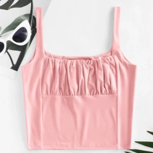 Rosa linne från Zaful  - Stretchig ljusrosa crop top från ZAFUL med ruche vid bysten. Oanvänt då det inte passar mig. Storlek S på zafuls hemsida. 