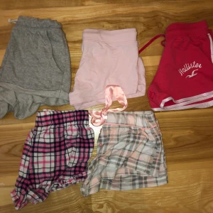 Mjukis/pyjamas shorts - Säljer nu mina pyjamas short (25kr/st)som aldrig riktigt kom till andvändning då jag växte ur dem :) alla shortsen är i xs!