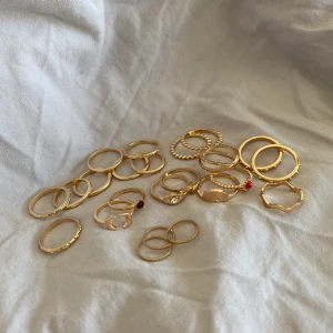 Ringar  - Snygga ringar i lite olika storlekar, säljer inga enskilt utan alla för 50kr. Frakt 14 kr! 