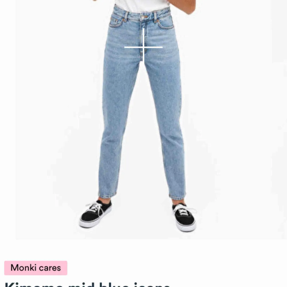Helt nya hight waisted mom jeans köpt idag 3/6. Säljer då den var för liten och hade inte sparat kvittot. Kan tänkas byta mot en ny 26:a. . Jeans & Byxor.