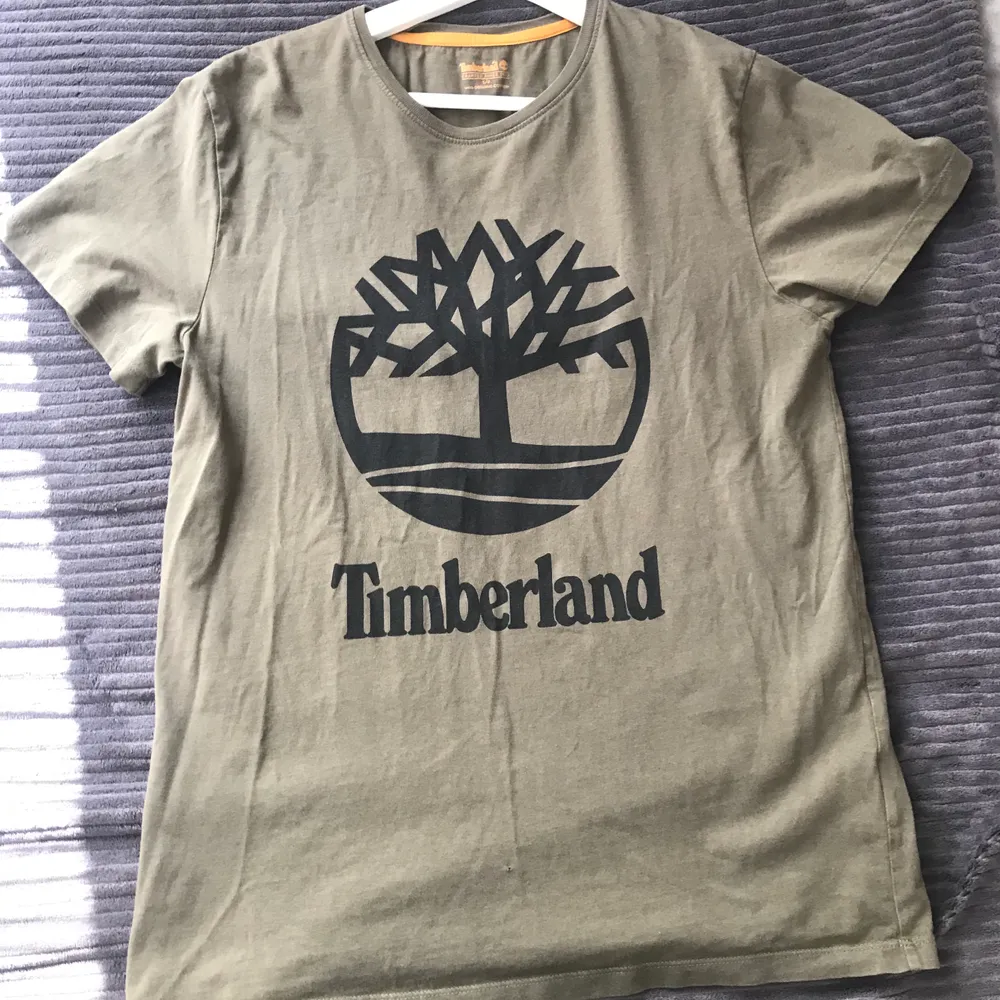 Grön Timberland t-shirt i storlek small. T-shirts.