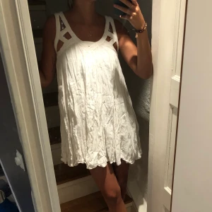 Sommarklänning - Fin sommarklänning!! Väldigt härligt material, vid snabb affär ingår frakten