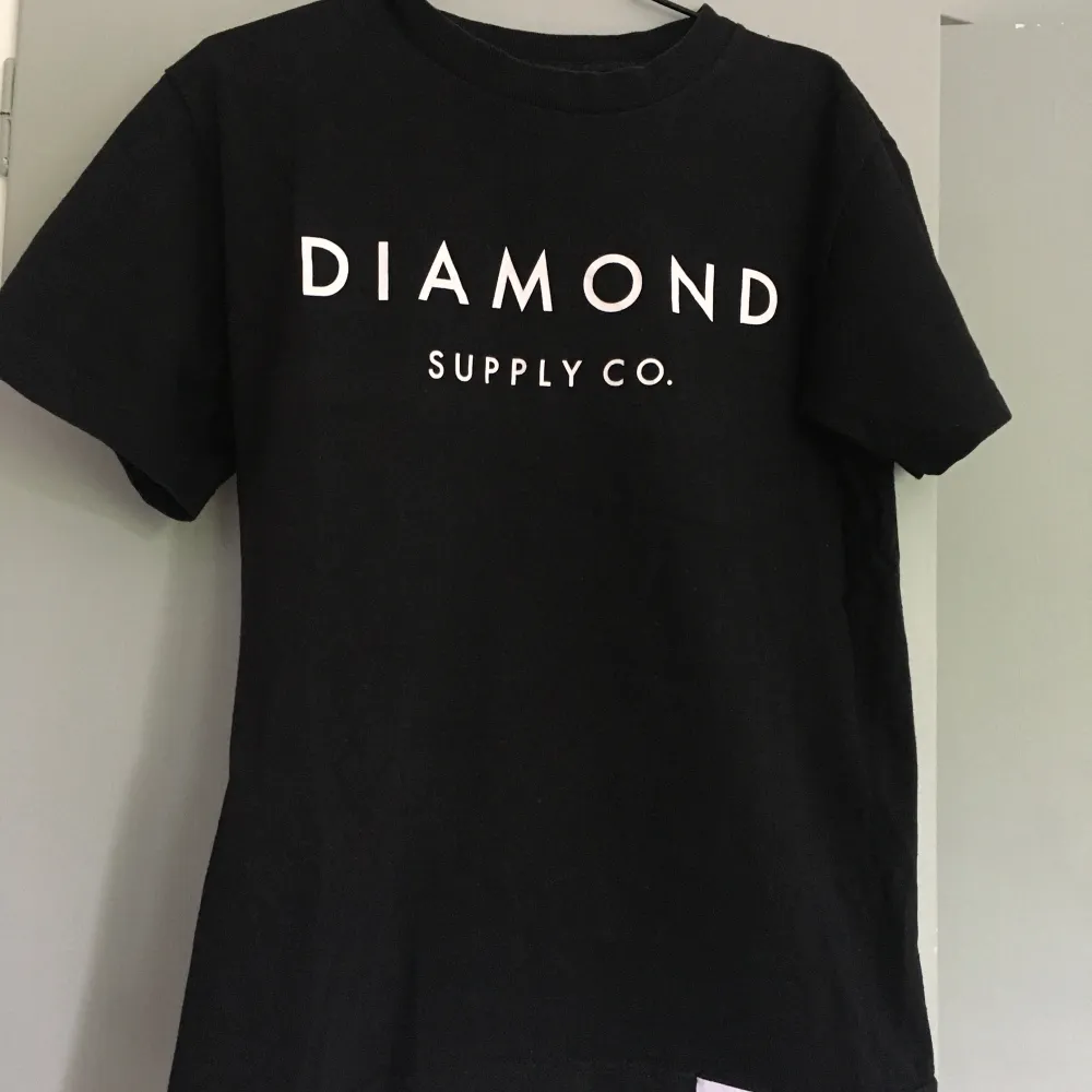 T-shirt från Diamond supply. Jättefint skick. . T-shirts.