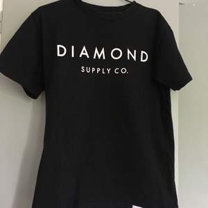 T-shirt från Diamond supply. Jättefint skick. 
