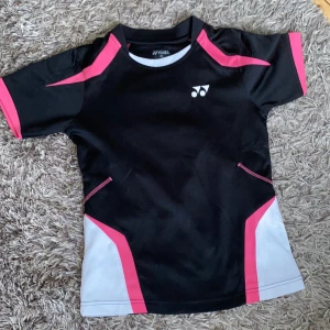 Tshirt från yonex - Tshirt från yonex