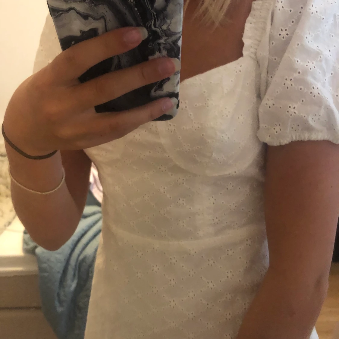 Vit broderad miniklänning, strl 38 - 91