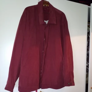 Jättefin retro jacka - Jättefin typ vinröd retro 90-talsjacka i harrington-modell