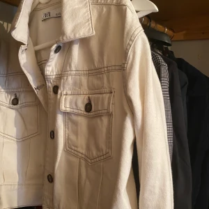 Jeans jacka  - Zara, strl S, nästan oanvänd 