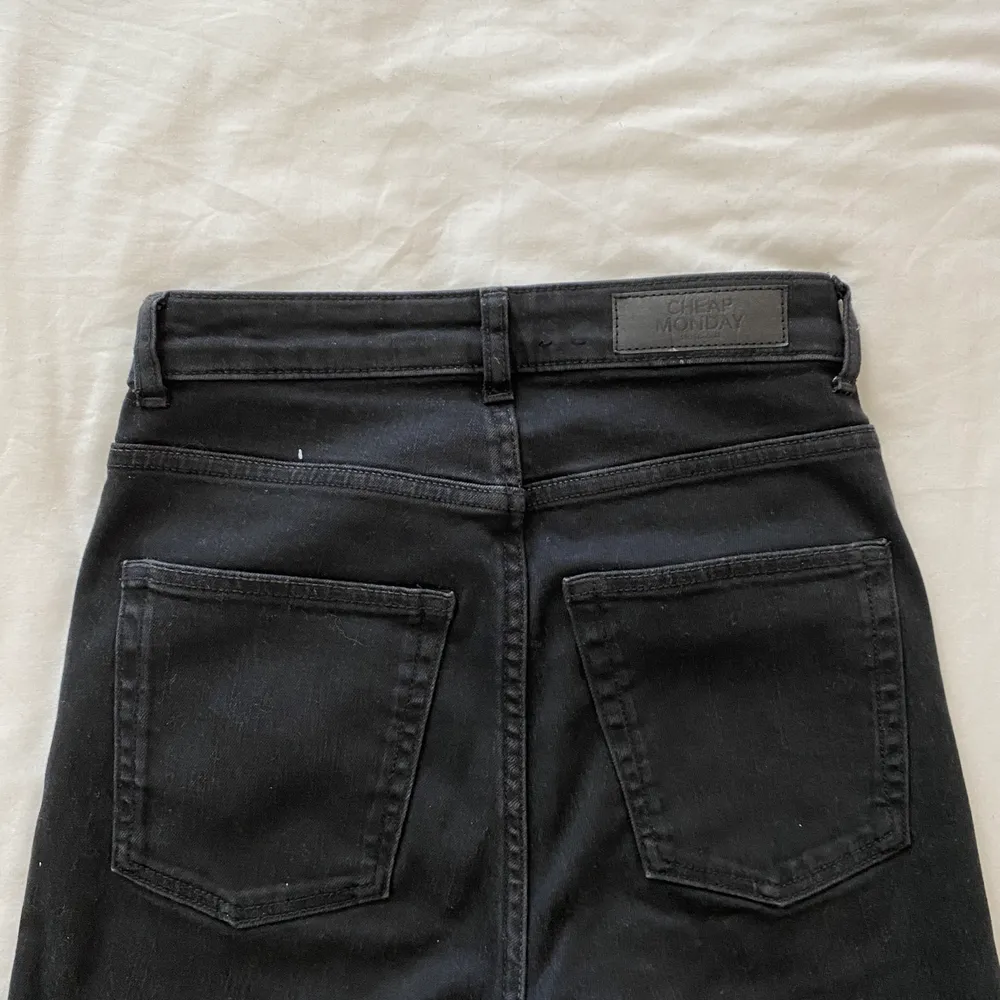 Svarta jeans från cheap monday. Jeans & Byxor.