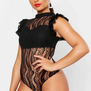 (Lånad bild) Denna bodysuit kommer i vit - Härlig oh snygg bodysuit i vit, bilden är lånad men den toppen jag äger är vit och kommer i XS. Frakt 49kr 🚚 