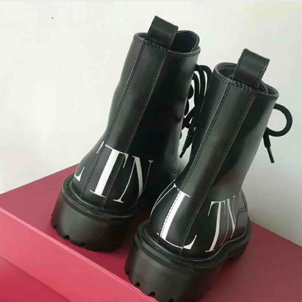 Valentino Women Boot  Free shipping. Accessoarer.