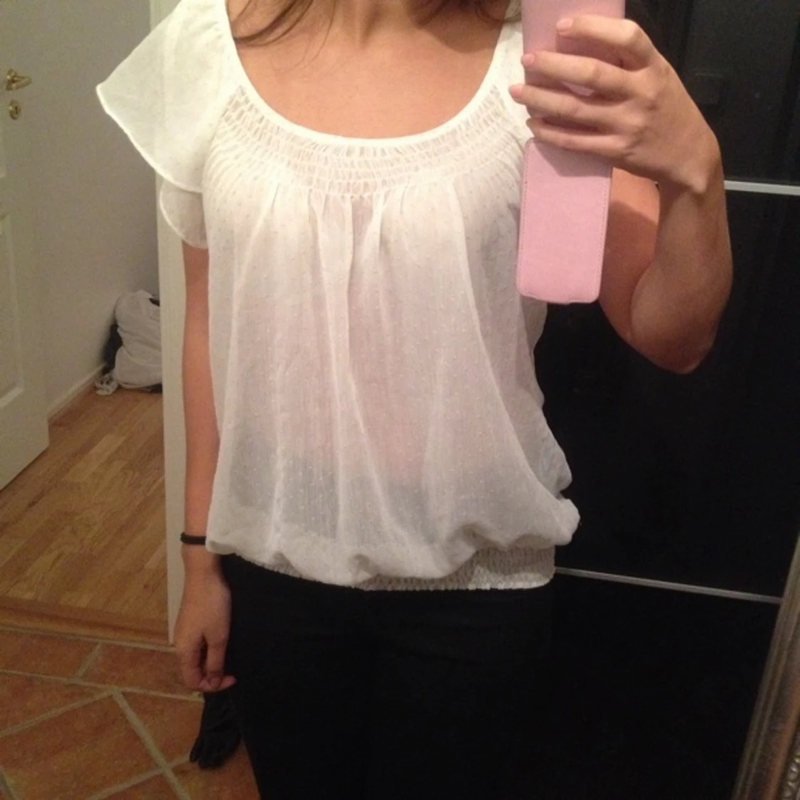 Transperant/prickig blus från England