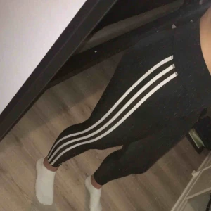  - Adidas tights. Aldrig använda så dom är som nya😛  Köparen står för frakten 