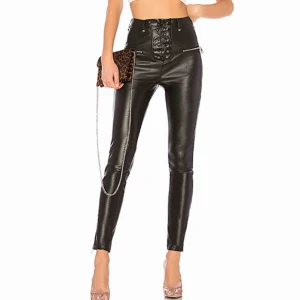  - I.AM.GIA byxor i skinnimitation. Köpta från Linn Ahlborg via Sellpy och endast använda ett fåtal gånger. Nypris ca 1.200kr