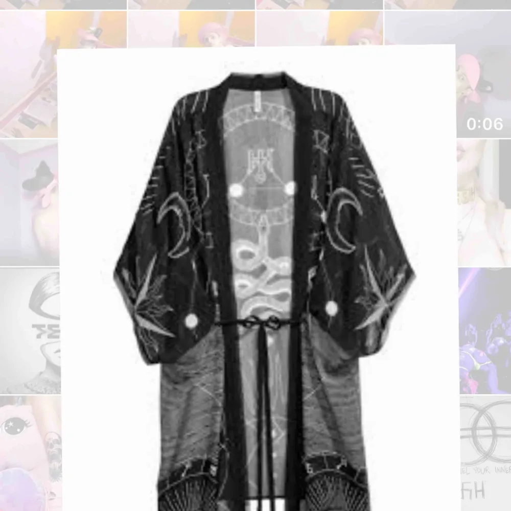 Köpes!  Letar efter denna kaftan/kimono som såldes på h&m för några månader sedan.  Har ni en ni vill sälja, kontakta mig! :). Blusar.
