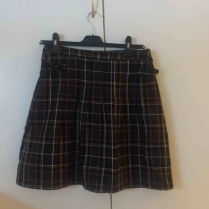  - 🧵Material: 70% polyester 30% viskos, innertyg 100% polyester. 📬 Frakt ingår i priset!