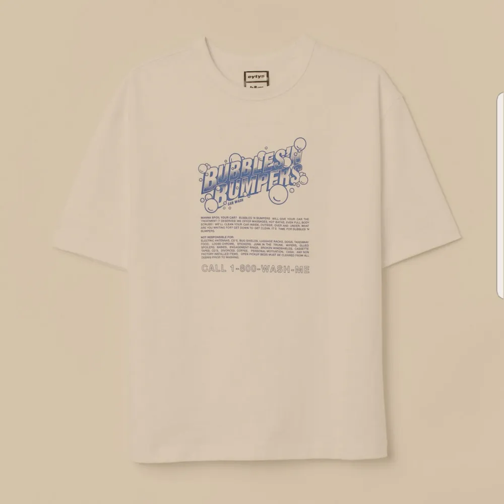 Helt ny t-shirt från HMs utsålda kollektion med Eytys. Unisex XS. Betalning via Swish, 300kr lr högstbjudande, frakt tillkommer. Skriv till mig om ngt är oklart :). T-shirts.