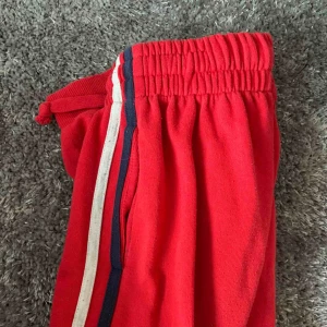  - Ett par superfina mjukisar från bik bok som blivit för små för mig. Köparen står för frakten 