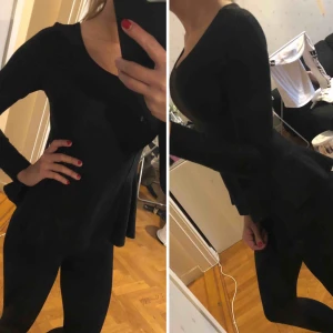  - Peplum-liknande topp i storlek xs.