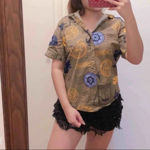  - Skjorta är egentligen för killar men passar även för tjejer - oanvänd - endast prova - kan fraktas/mötas i Motala