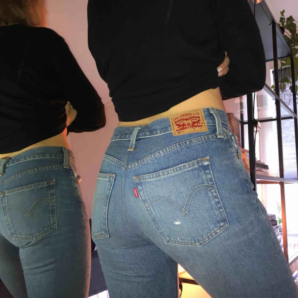 Ett par mellanblå Levis 501. Knappt använda, säljer pga för små. Är 170 lång 🌹. Jeans & Byxor.